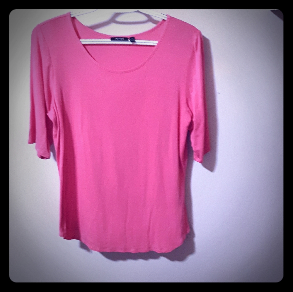 Junior's pink top